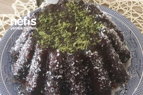 Çilek Soslu Çikolatalı Kek Nefis Yemek Tarifleri