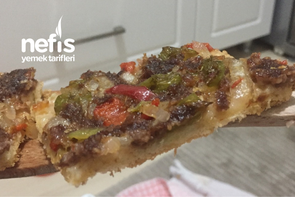 Kıymalı Pizza (Nefis) Nefis Yemek Tarifleri