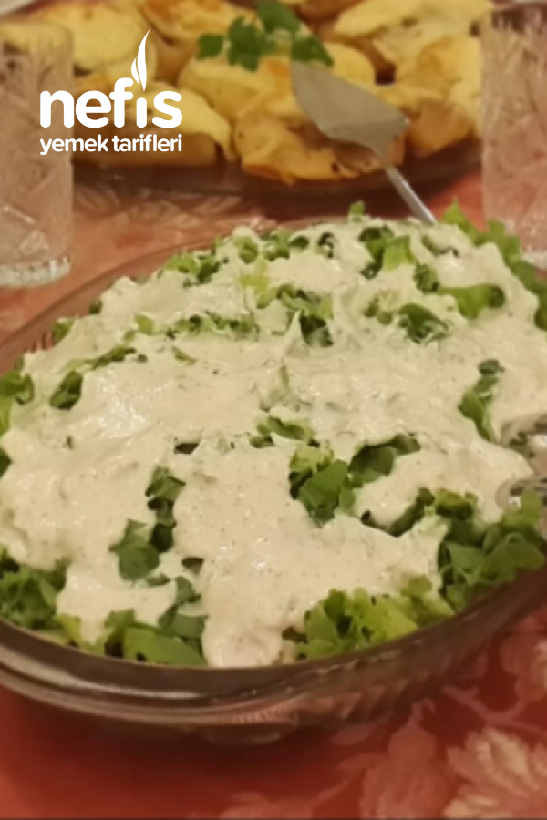 Yoğurt Soslu Yeşil Salata