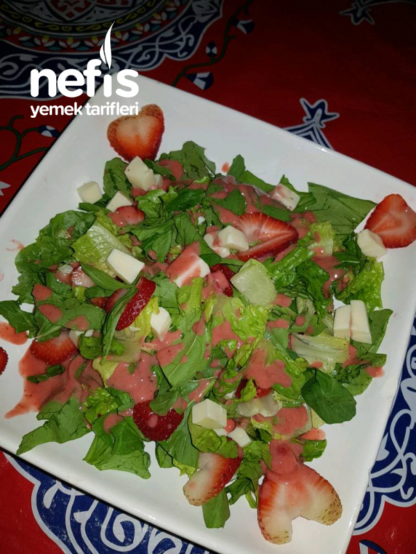 Çilekli Roka Salatası