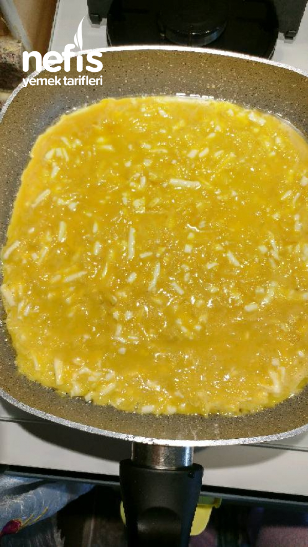 Patatesli Peynirli Omlet