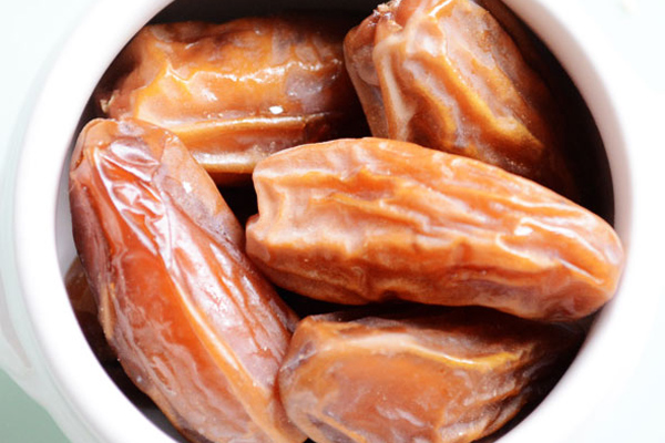 Hurma Kaç Kalori? Yaş ve Kuru Hurma Kalorisi, Diyette Yenir Mi? Tarifi Hurma Kaç Kalori? Yaş ve Kuru Hurma Kalorisi, Diyette Yenir Mi? Tarifi