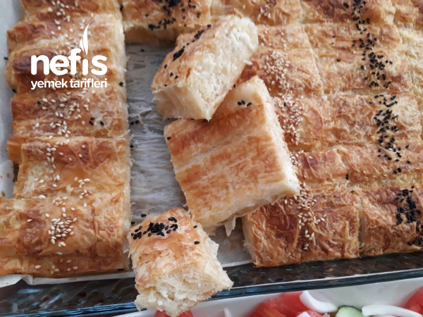 Baklava Yufkasıyla Peynirli Börek