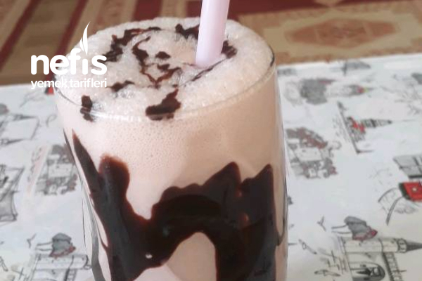 Buz Gibi Kakaolu Vanilyalı Milkshake