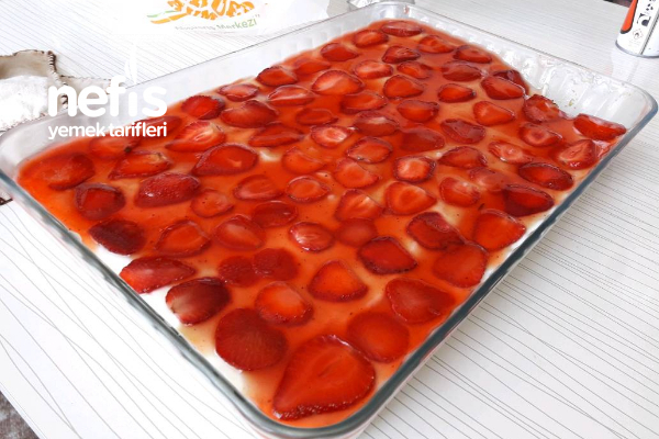 Kedidilli Çilek Soslu Pasta Nefis Yemek Tarifleri