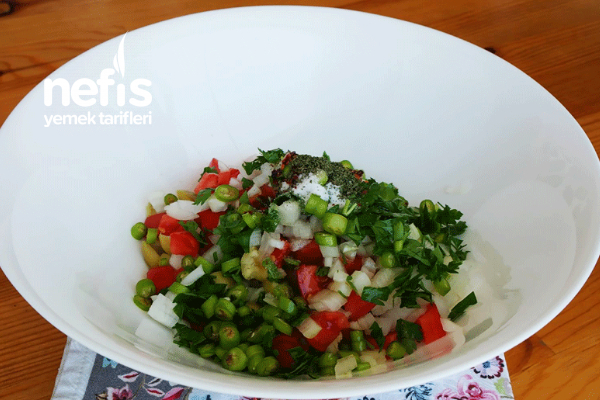 Yeşil Zeytin Salatası Tarifi (videolu)