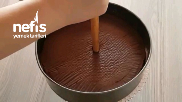 Çikolata Şelalesi Pastası