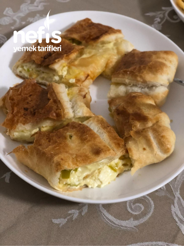 Peynirli Sucuklu Sebzeli Milföy Börek