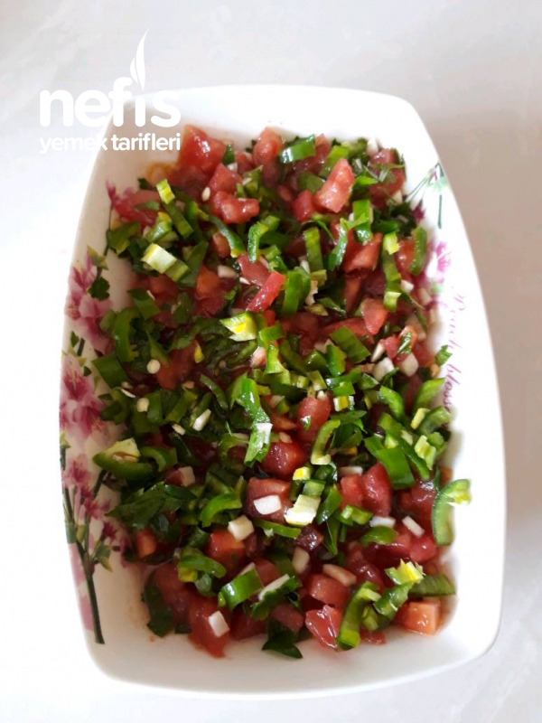 Domates Soslu Acı Biber Salatası