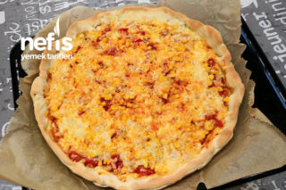 Kalan Mantı Hamuru İle Tepside Pizza Tarifi