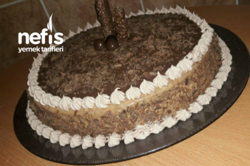 Çikolatalı Doğum Günü Pastası (Aşamalı) Tarifi