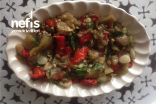 Közlenmiş Biber Patlıcan Salatası Tarifi
