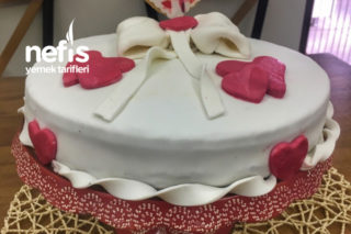 Red Velvet Birthday Cake (Kırmızı Kadife Doğum Günü Pastası) Tarifi