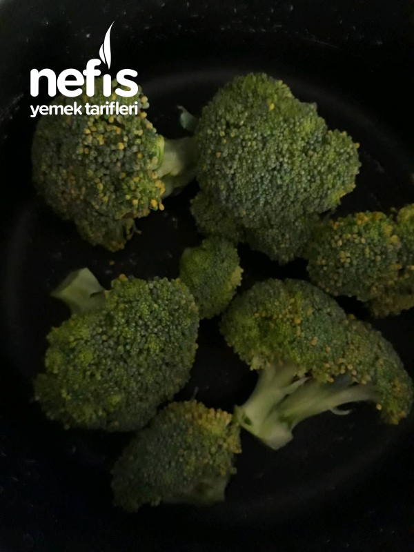 Karnabaharlı Brokoli Salatası