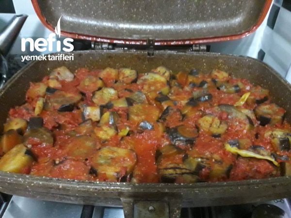 Domates Soslu Patlıcan Kızartması ( 1çay Bardağı Sıvı Yağı İle)