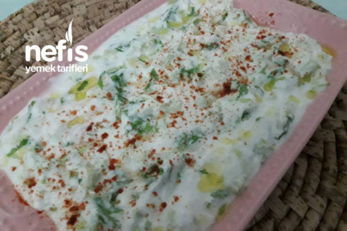 Yoğurtlu Marul Salatası Tarifi