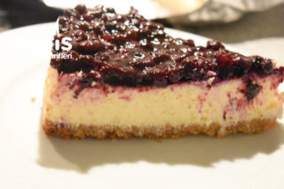 New York Cheesecake (Yaban Mersinli) Tarifi