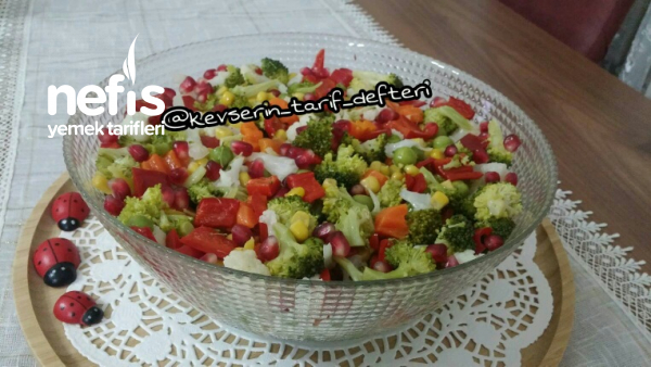 Harika Mevsim Salatası Tarifi
