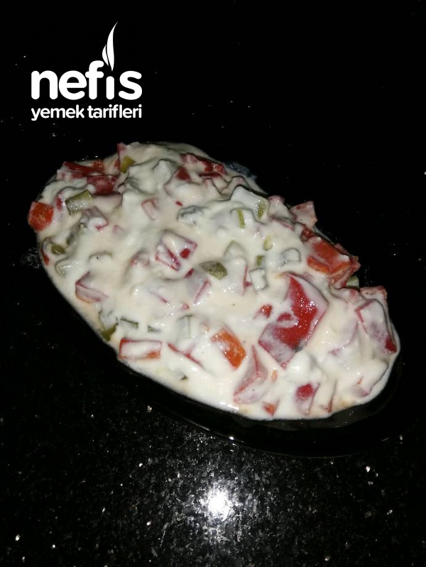 Kırmızı Biberli Yoğurtlu Salata
