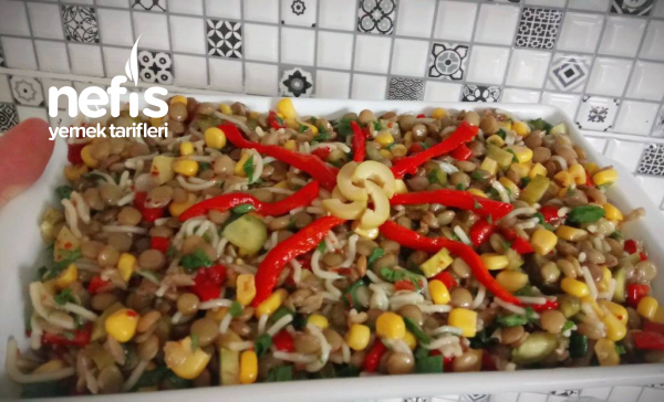 Tel Şehriyeli Yeşil Mercimek Salatası