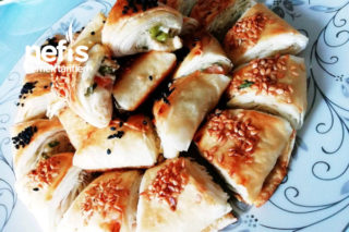 Teremyağlı Sebzeli Üçken Börek Tarifi