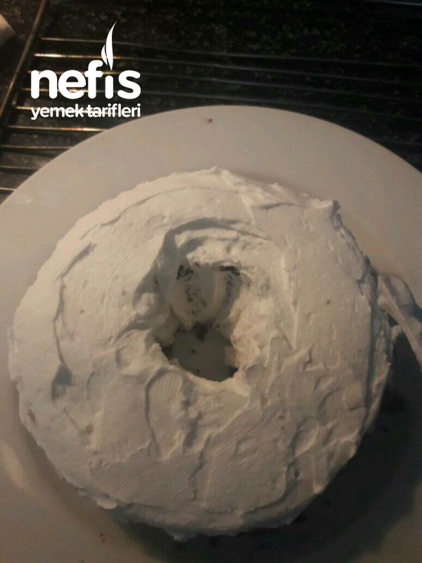 Soslu Kremşantili Kek Nefis Yemek Tarifleri