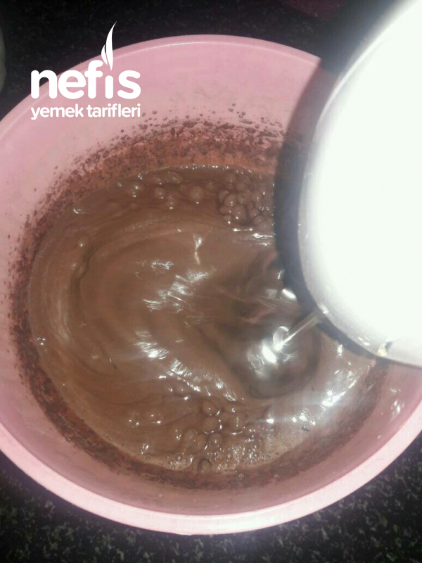 Soslu Kremşantili Kek Nefis Yemek Tarifleri