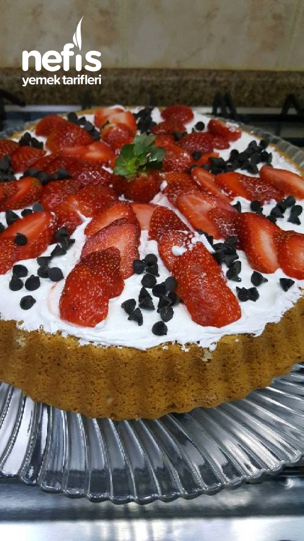 Kremalı Çilekli Tart Kek Nefis Yemek Tarifleri