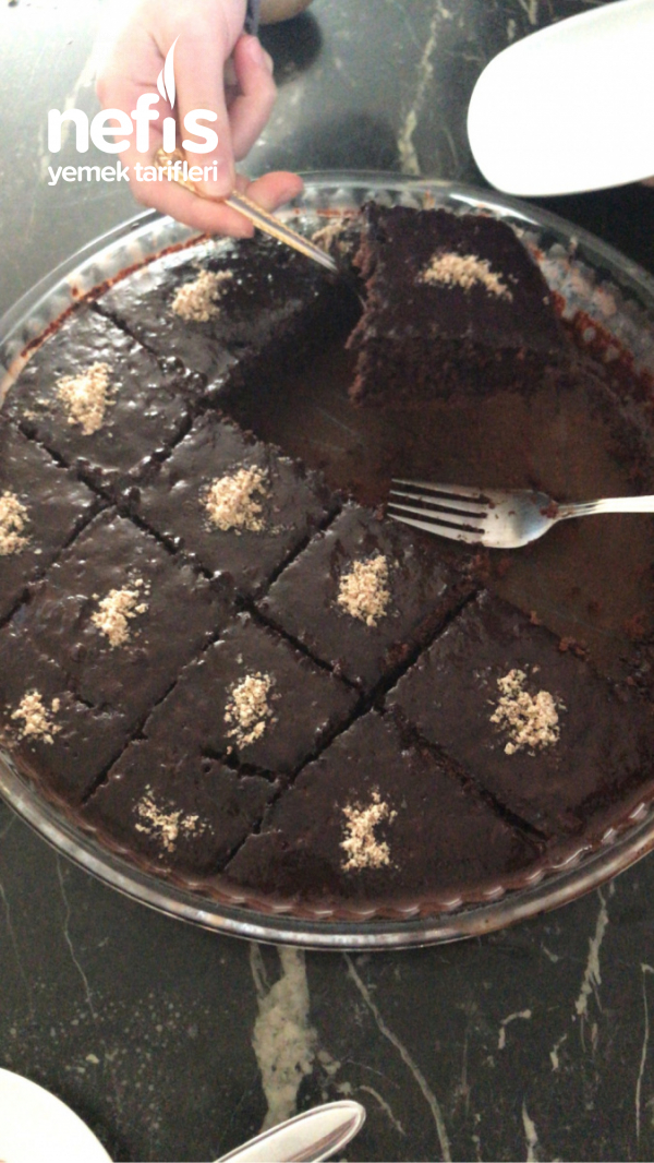 Sade Cikolatalı Kek