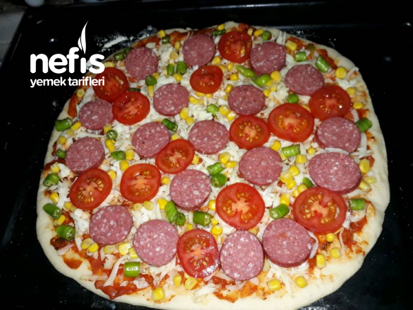 Tam Ölçülü Pizza Nefis Yemek Tarifleri 5368874