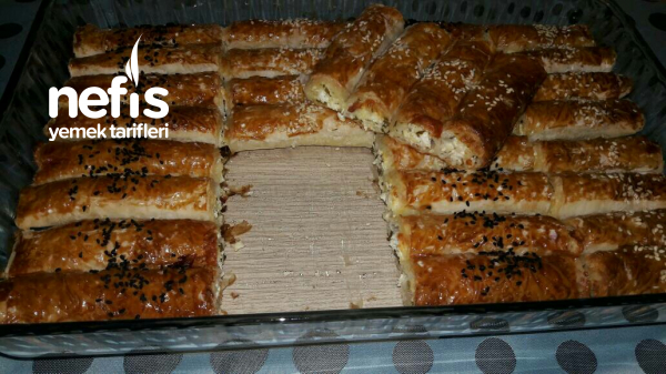 Baklava Yufkasıyla Peynirli Börek