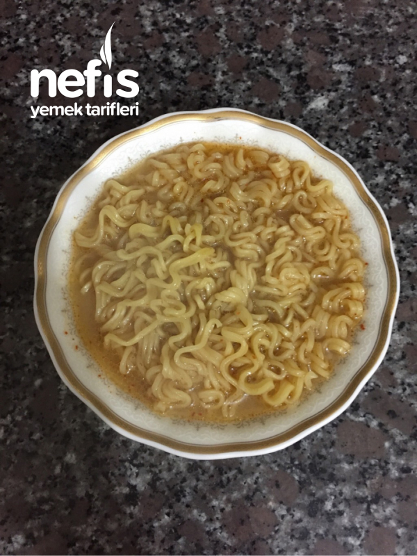 Kemik Sulu Noodle Çorbası