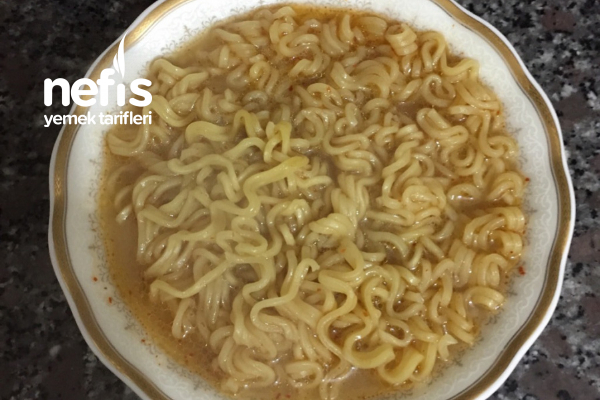 Kemik Sulu Noodle Çorbası
