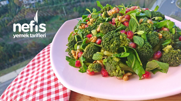 Rokalı Brokoli Salatası