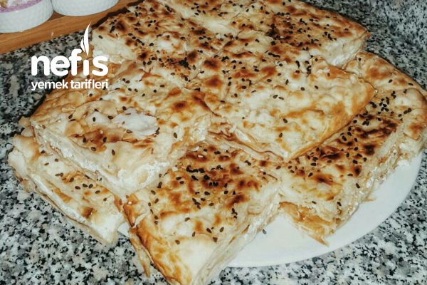 Kuru Yufkadan Peynirli Börek