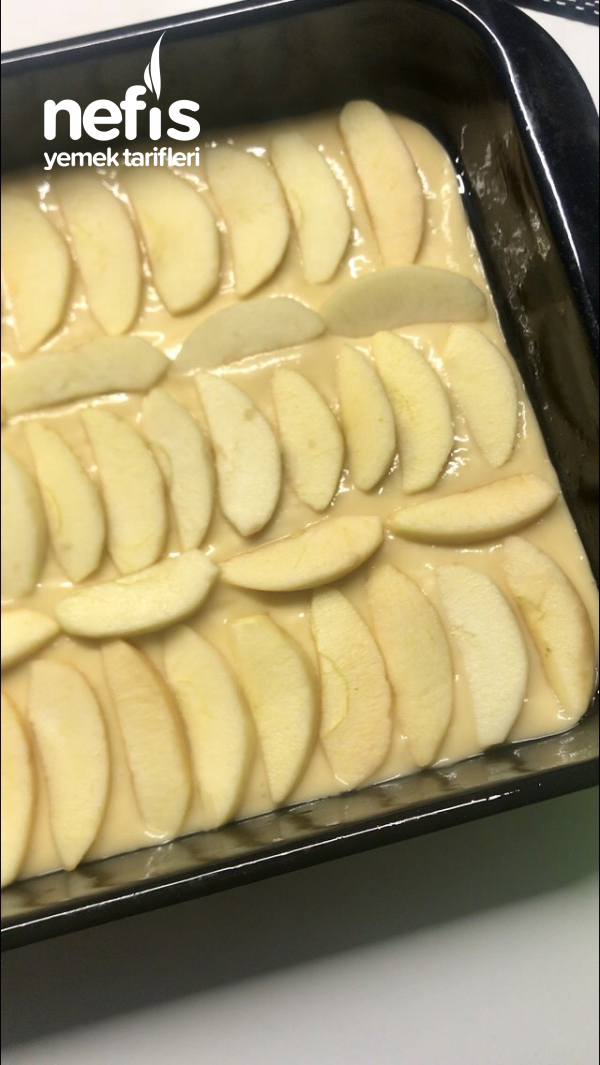 Elmalı Soslu Pasta