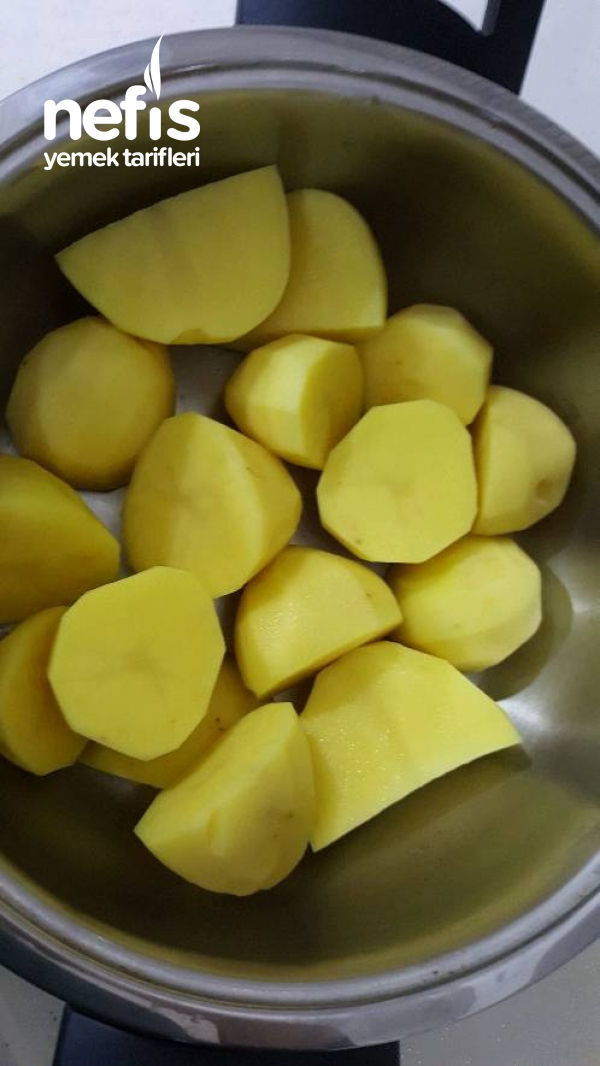 Patatesli, Kaşarlı Çıtır Börek (Hazır Yufkadan) Nefis Yemek Tarifleri