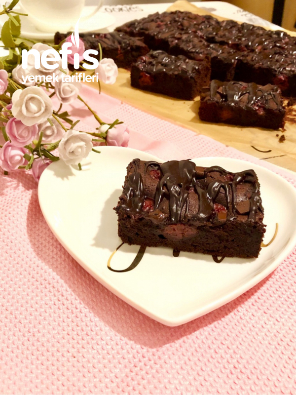 Vişneli Çikolata Soslu Brownie (Orijinal Amerikan Tarif) – Resimli Anlatım