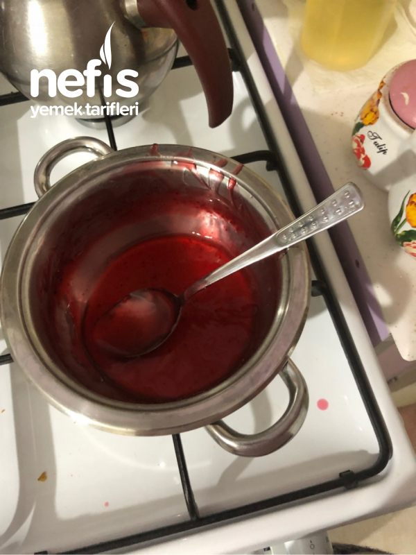 Orman Meyveli Soslu Sade Kek (Kalp Şeklinde) Nefis Yemek Tarifleri