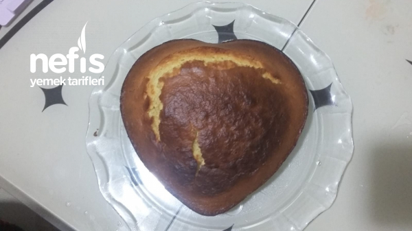 Orman Meyveli Soslu Sade Kek (Kalp Şeklinde) Nefis Yemek Tarifleri