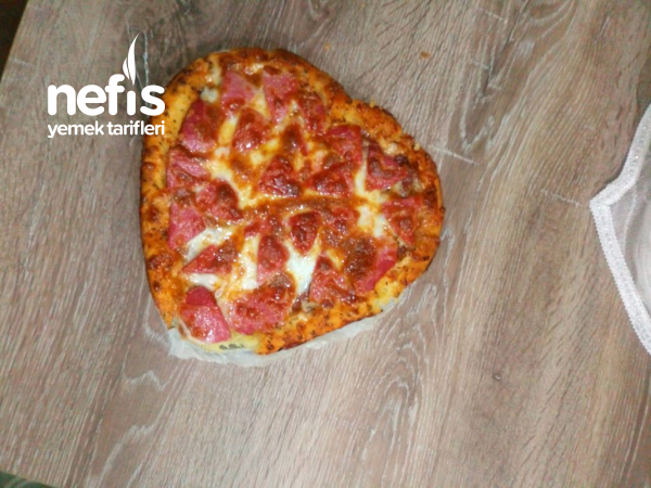 Kalpli Pizza (Sevgililer Gününe Özel) Nefis Yemek Tarifleri