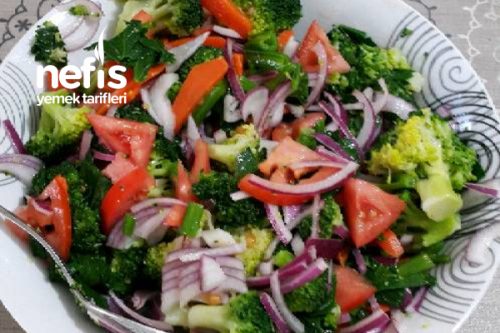 Kereviz Yapraklı  Brokoli Salatası Tarifi