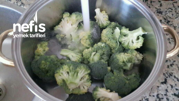 Brokoli Çorbası(hem Büyüklere Hem Bebişlere)