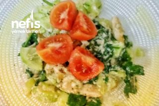 Teremyağlı Pesto Soslu Tavuk Salatası Tarifi