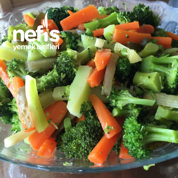 Sağlıklı Nefis Brokoli Salatası