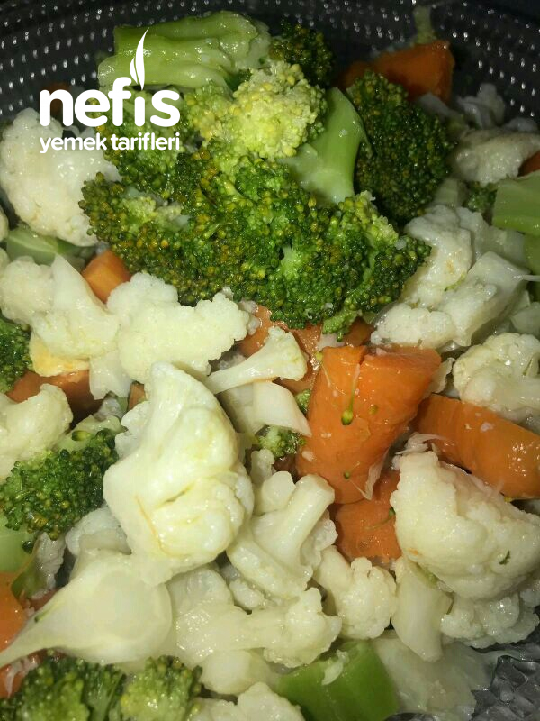 Brokolili Karnabahar Salatasi