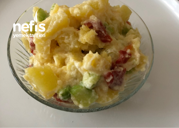 Köz Biberli Yoğurtlu Patates Salatası