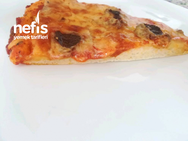 Bekletmeyen Mayalı pizza hamuruyla nefis ince  pizza
