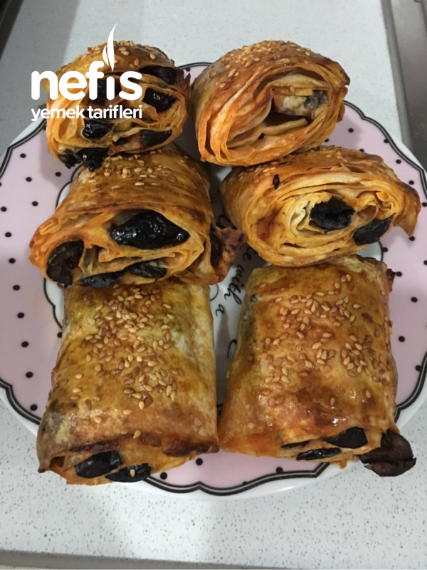 Zeytinli Salçalı Börek