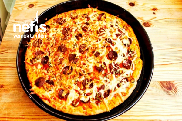 Kaşarlı Sucuklu Pizza Tarifi (videolu)
